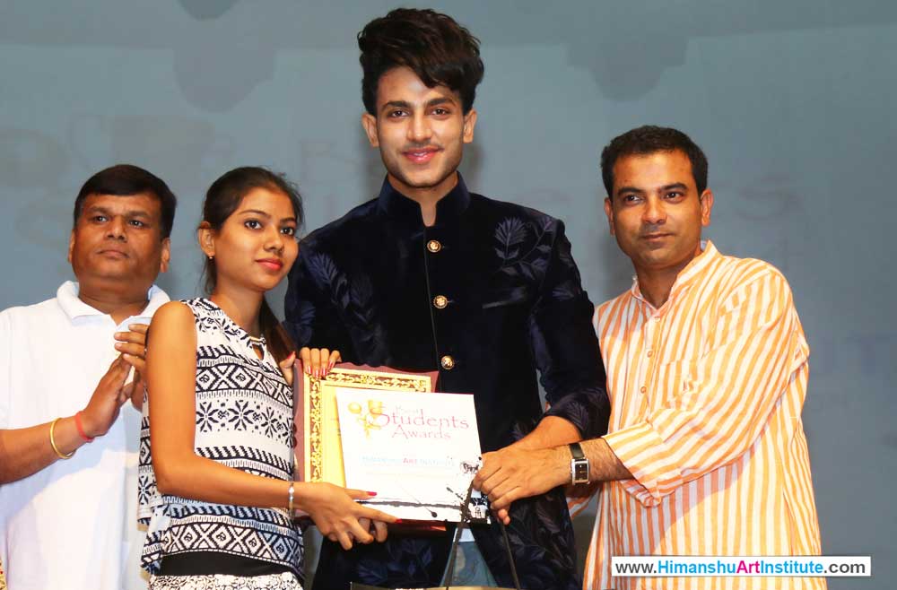 Kartika Mourya Awarded Best Student in Fine Arts 2014 at Himanshu Art Institute