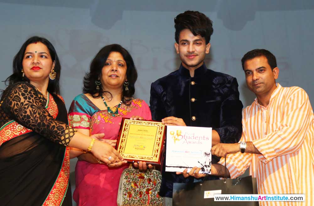 Binoo Yadav Awarded Best Student in Fine Arts 2015 at Himanshu Art Institute